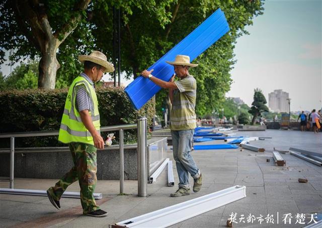 |长江大桥武昌桥头堡下沿江区域拆除“封江”挡板