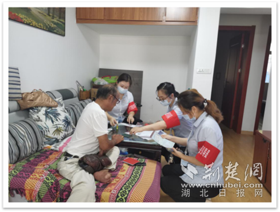 |武昌中南路街开展上门办证服务