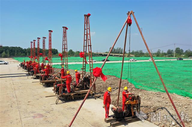 |武汉阳逻港水铁联运二期工程开工（组图）