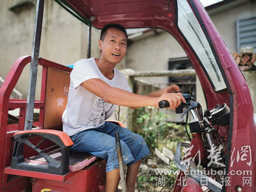 |就业扶贫看鄂州（2）精准脱贫户张正兵：虽然双腿残疾，人生的路我都要笑着走下去