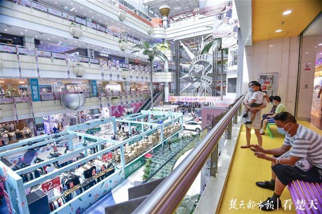 |“蹭凉族”搅热江城夏日经济