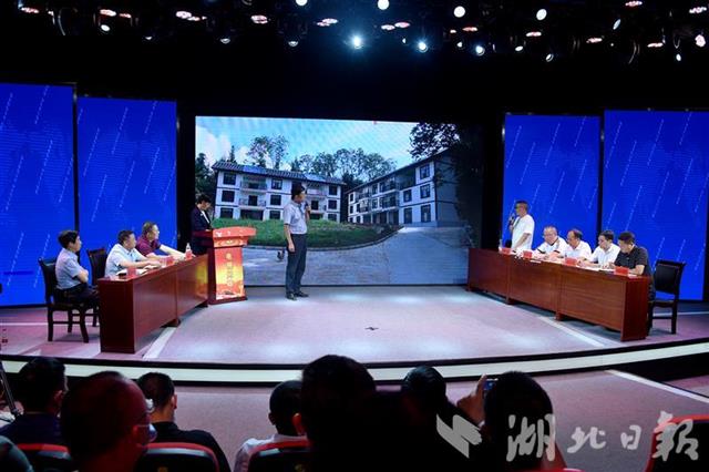 |利川市委书记中断电视问政反串主持追问到底