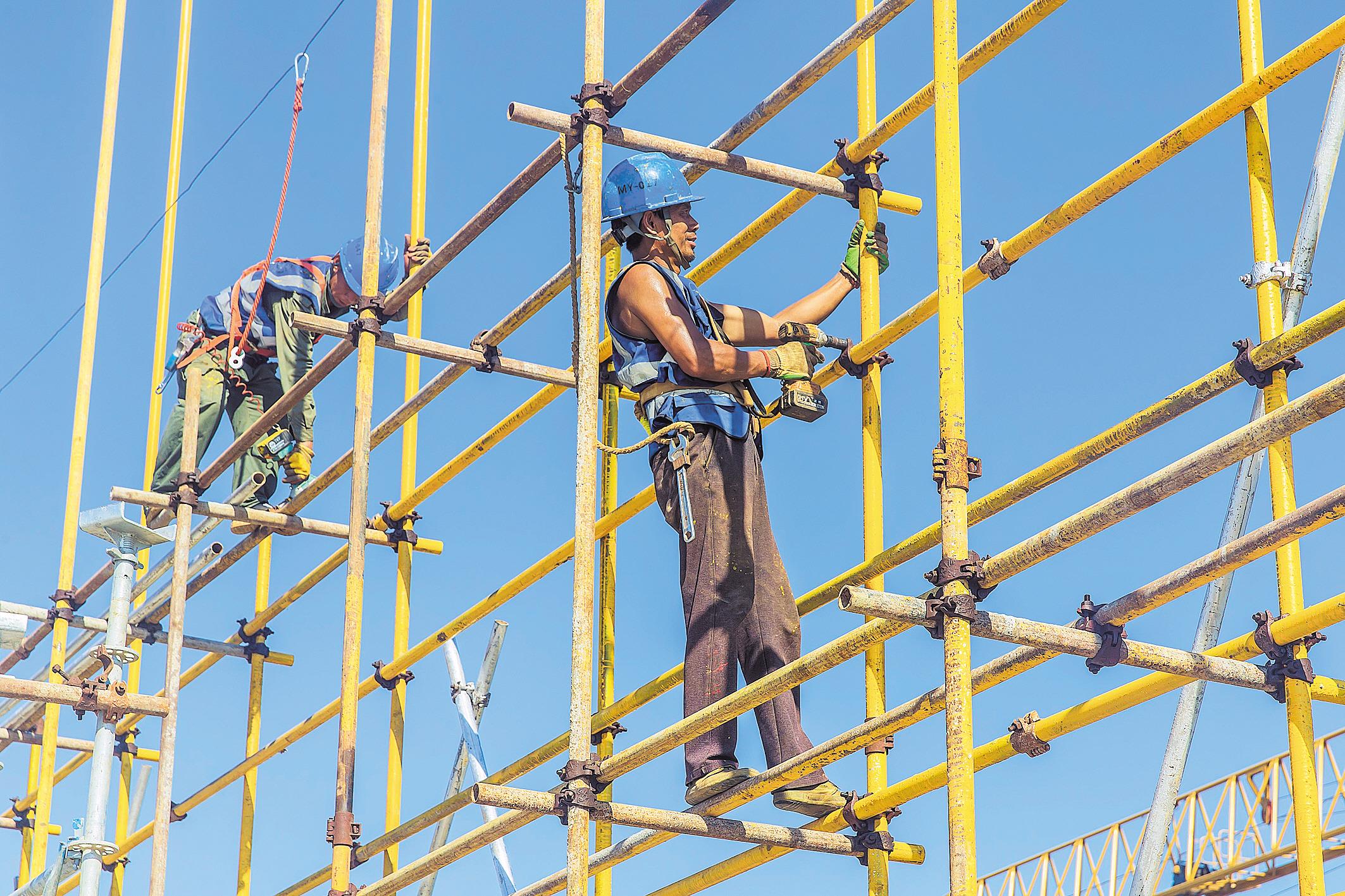 |烈日高温下的建设者