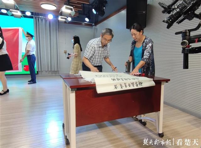 |从家庭做起，武汉市倡导全市家庭做文明参与者