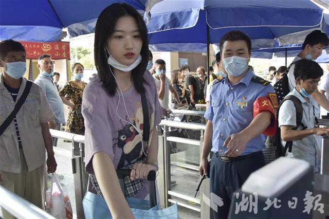 |旅游市场升温 铁路客流回暖 武铁始发列车恢复至六成以上