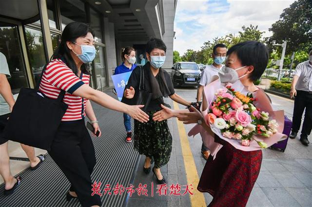 |恩人回来了！百名援鄂医疗队员代表将畅游湖北