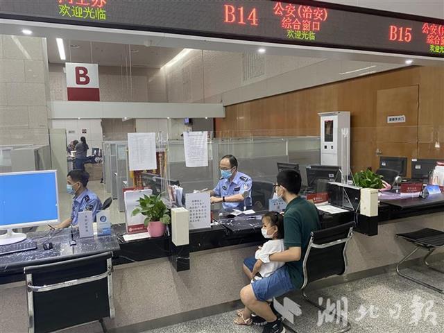 |武汉市民之家首个“周六不休”：全天办件229件