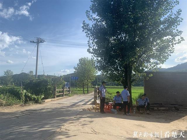 |江西凶杀案遇害驻村干部家属发声：入殓日九旬老母才知真相，老母哭到崩溃