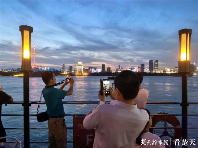 |刚刚，武汉两江游览游船复航啦，战疫防汛两次停航132天