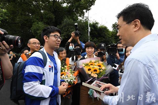 |重返武汉，合肥援鄂护士三度落泪