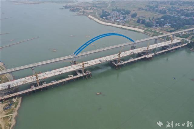 |江上江下双“波”形映！襄阳城区第九座跨江大桥成功合龙