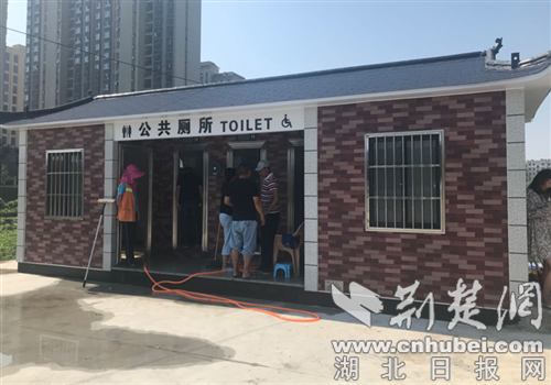 |襄阳高新城管建公厕 听民意解民难