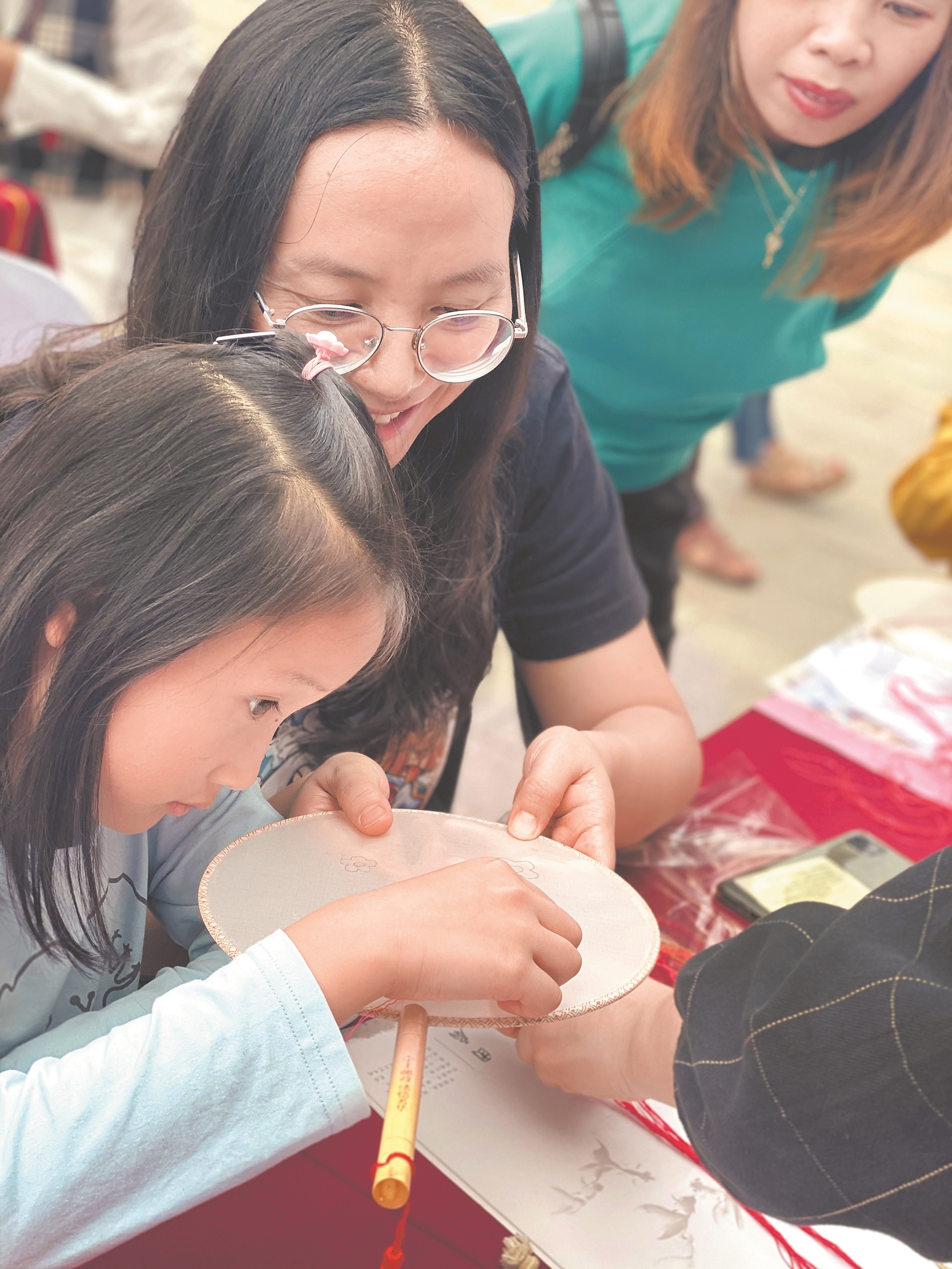 |聚焦精准扶贫助力家门口就业 大悟评选“亚泰杯”最美绣娘