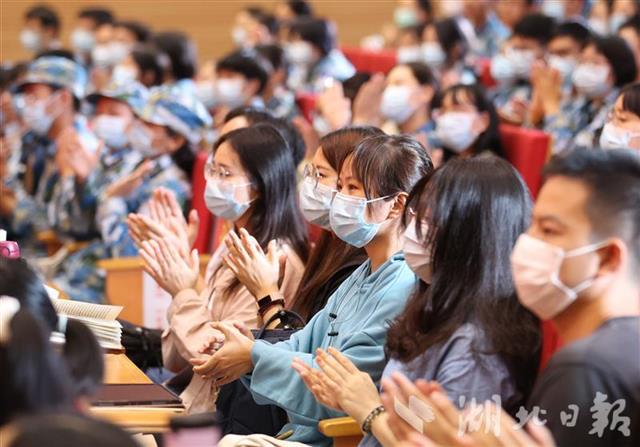 |抗疫报告会走进武汉大学