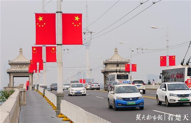 |武汉全城“飘红”！4万面国旗妆点江城