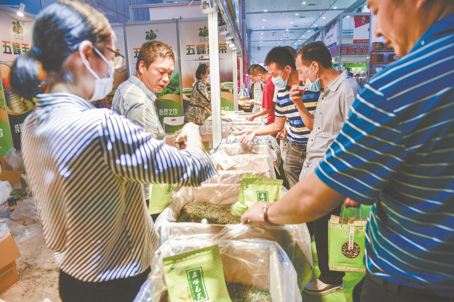 |线上线下市场均发力量价齐升渐成网红款 茶博会上最俏销的是湖北货