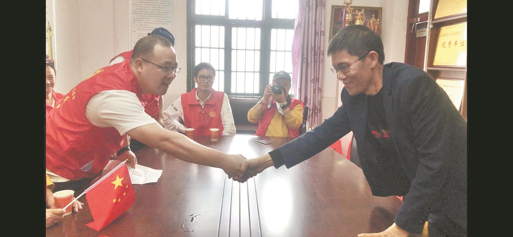 |?这一躬，道不尽武汉人深深谢意
