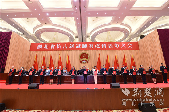 |湖北省抗疫先进个人邓伟华：与“疫”魔竞速 为使命担当