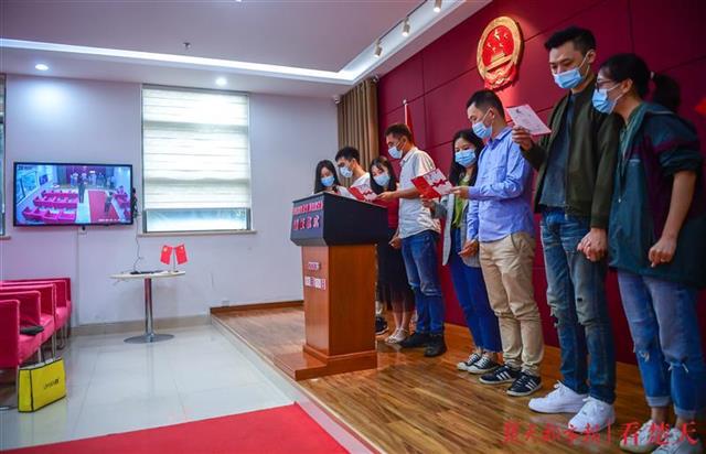 |直播领证，名人见证！湖北婚姻登记花样仪式为爱“加油”