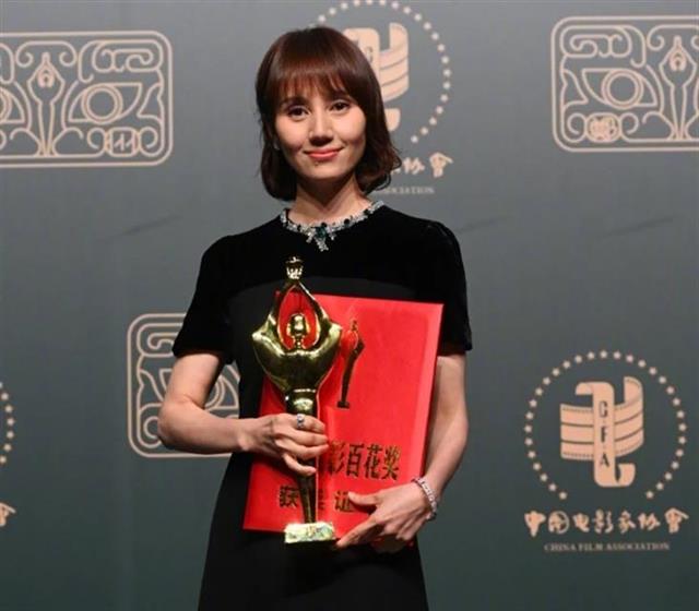 |“百花”丛中过，黄晓明周冬雨有收获