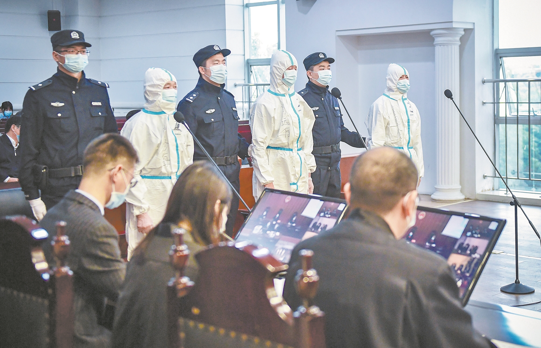 |白鳍豚保护区内非法捕鱼案宣判 昔日渔场捕鱼员参与非法捕捞获刑二年一个月