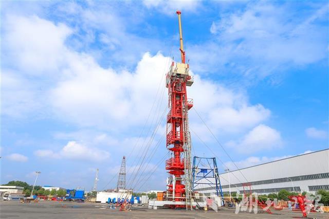 |油气开采再添利器 鄂产国内最大举升载荷带压作业装置面世