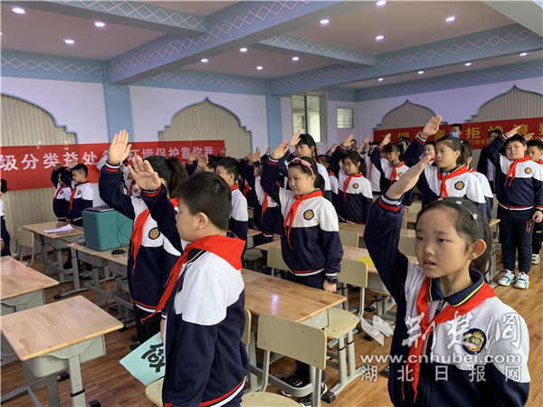 |武昌区紫阳街开展“文明餐桌 拒绝浪费”主题科普宣传活动