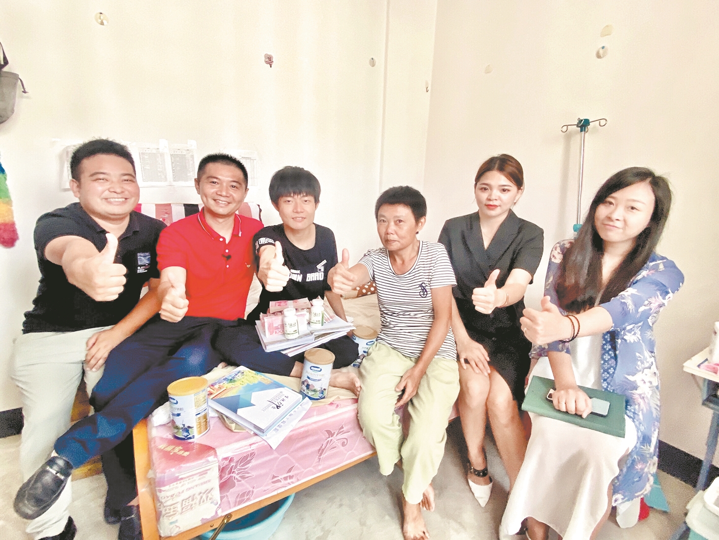 |患重症14年不懈求学自强学子来汉前再遇难关 未谋面的大学老师飞赴海南送善款