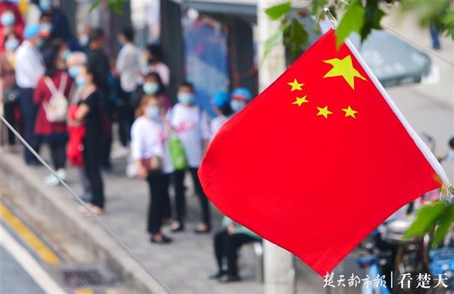 |武汉全城“飘红”！4万面国旗妆点江城