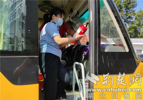 |襄阳鼓楼警务平台落实校车“四见面” 确保学生上学安全