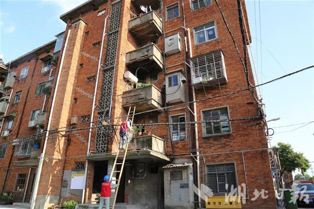 |湖北电网1.8万名党员下沉社区 发挥专业优势 排解用电难题