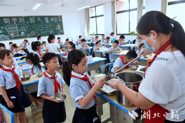 |小学生开学第一课“我光盘，我光荣”