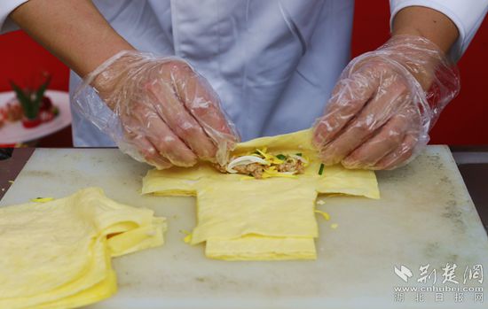 |麻城厨艺大赛比拼菊花美食一朵菊花做出136道菜品