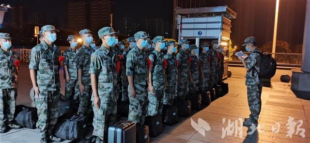 |踏上开往军营的列车！三峡库区今年首批新兵奔赴军营