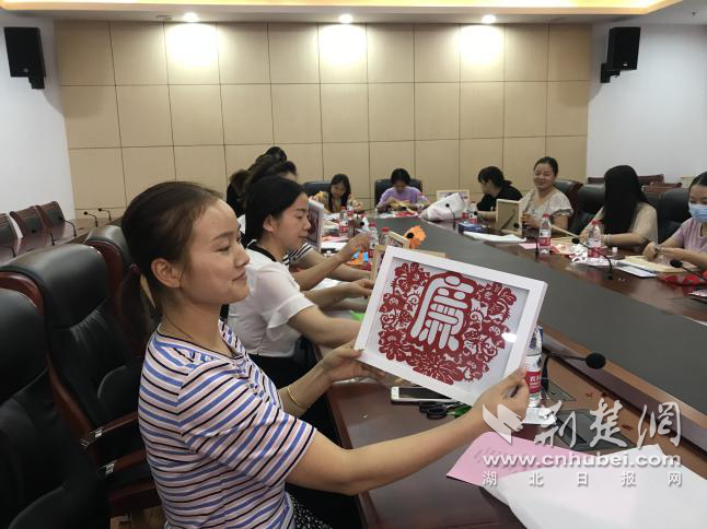 |武汉军山街：女干部讲廉诺廉倡廉 引领家庭助廉新风
