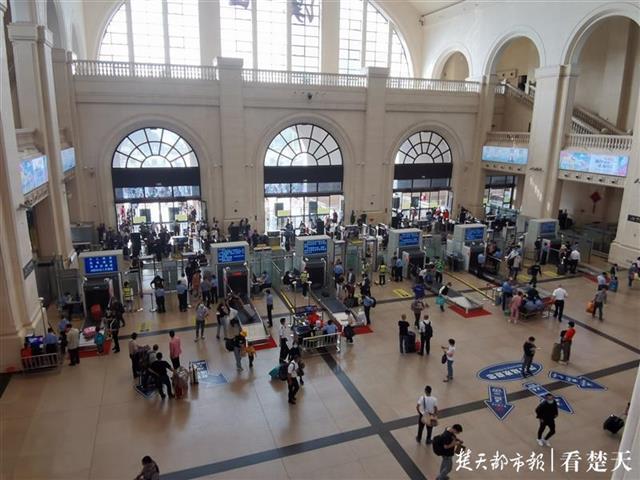 提前1小时到站！汉口站预计10月1日当天发送旅客破10.7万人次