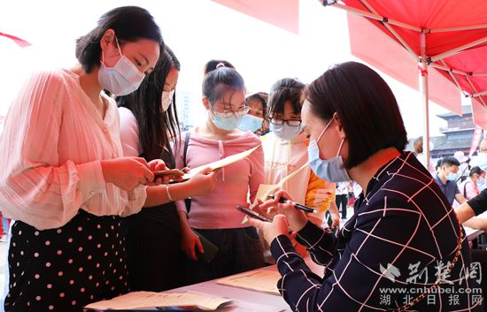 |齐鲁再援荆楚 山东121家企业送岗到黄冈