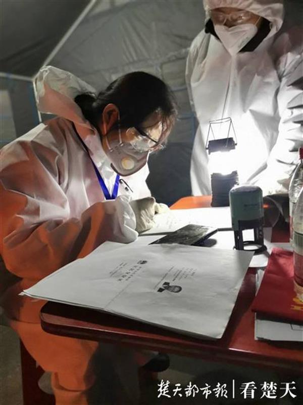 |9246个电话见证社区书记抗疫经历，赴京接受表彰称困难让自己更强大