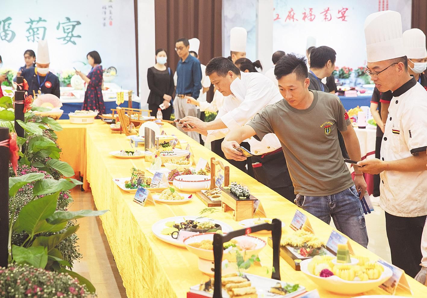 |麻城：厨艺大赛比拼菊花美食