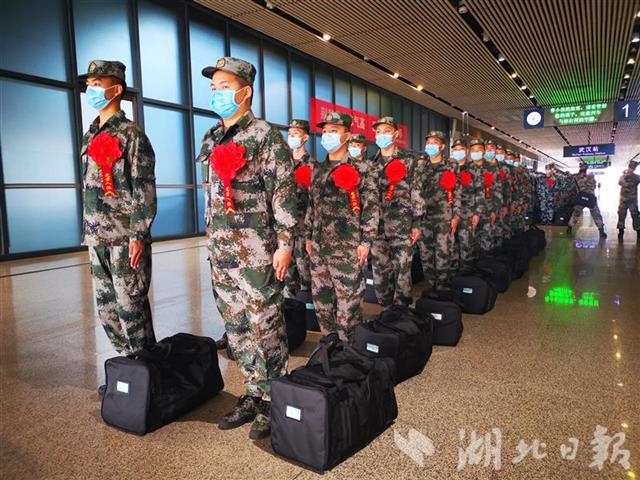 |向军营出发！湖北省2020年首批新兵起运