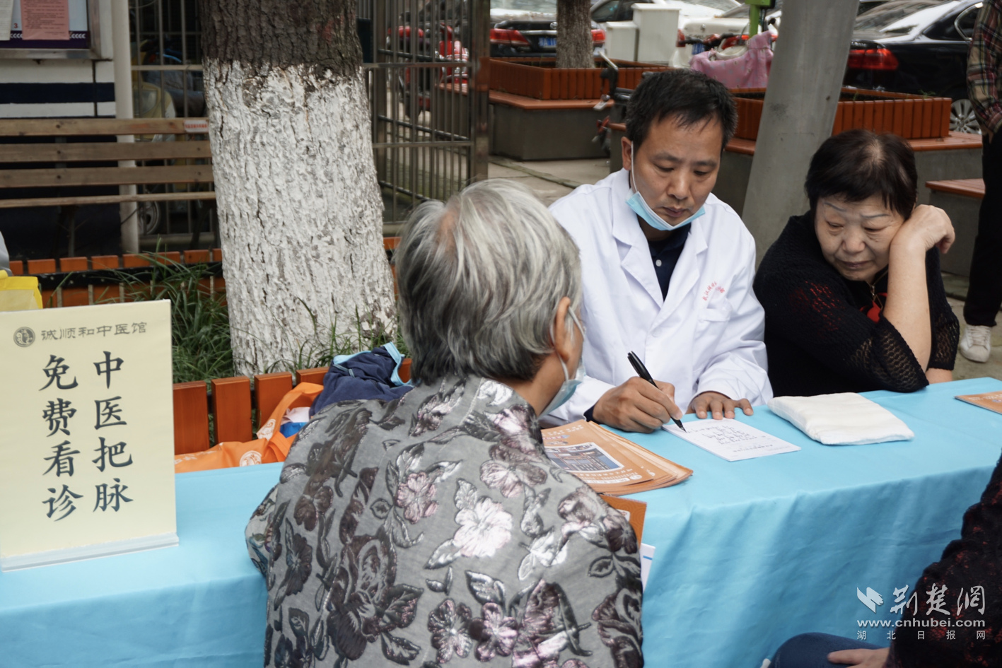 |青山区钢花村街119社区开展健康防疫志愿服务活动 引导健康生活方式