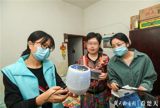 |90后闺蜜组队帮扶困难人群，坚持三年给精神障碍患者上课