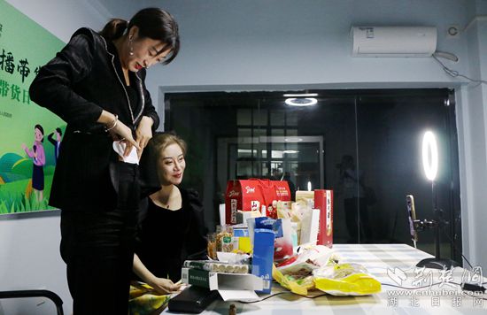 |云上“一节一会”（27）17名湖北网红达人现场竞技，前三名晋级助农直播带货决赛