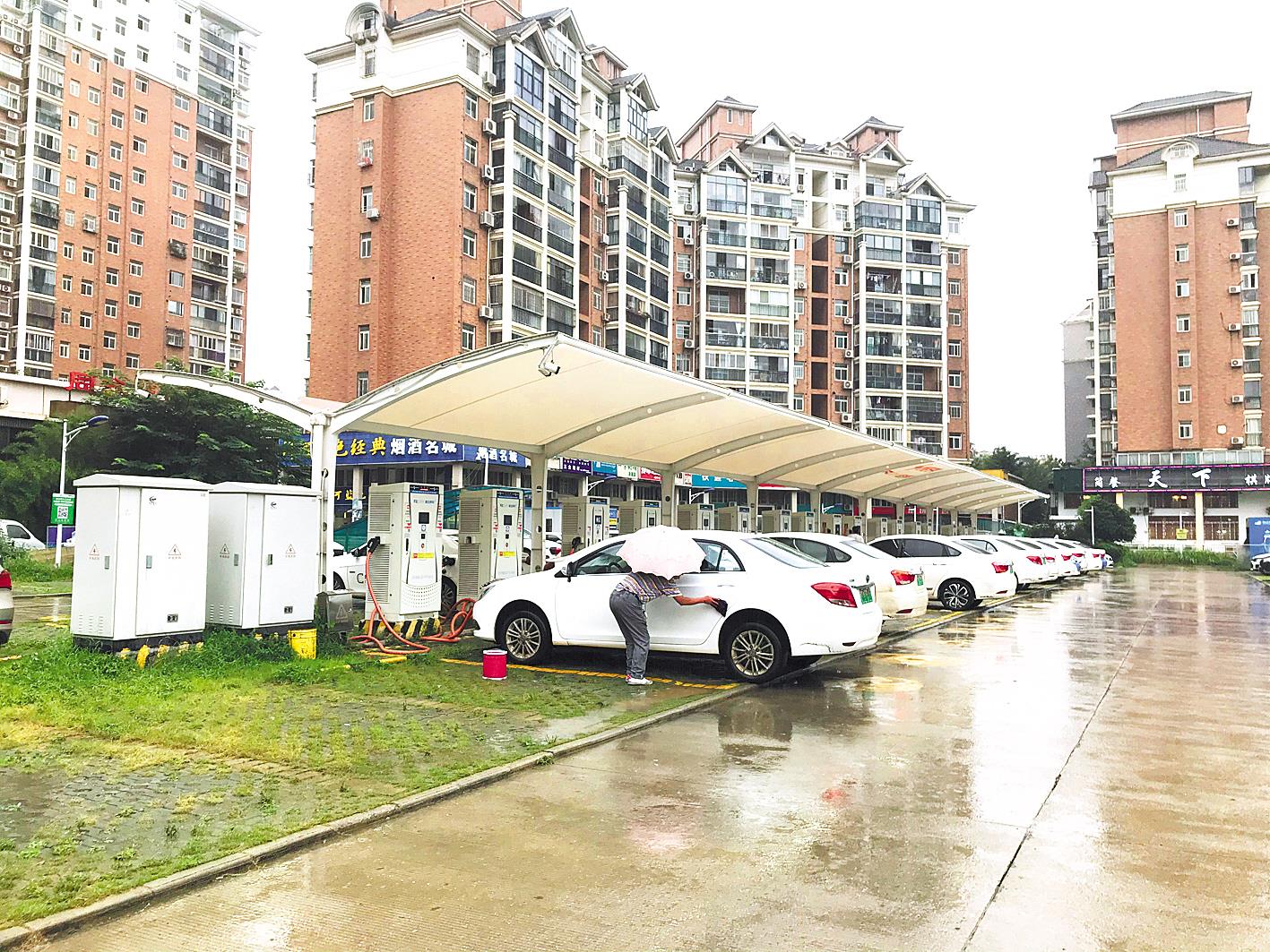 武汉后湖大道同鑫花园充电站。