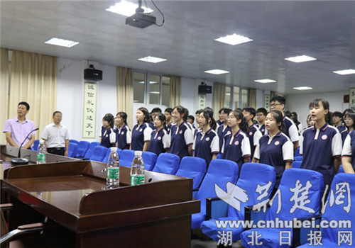 |襄阳二十四中“中意文化合作班”迎来开学第一课