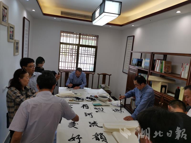 |文化扶贫进乡村 26幅名家书画赠村民