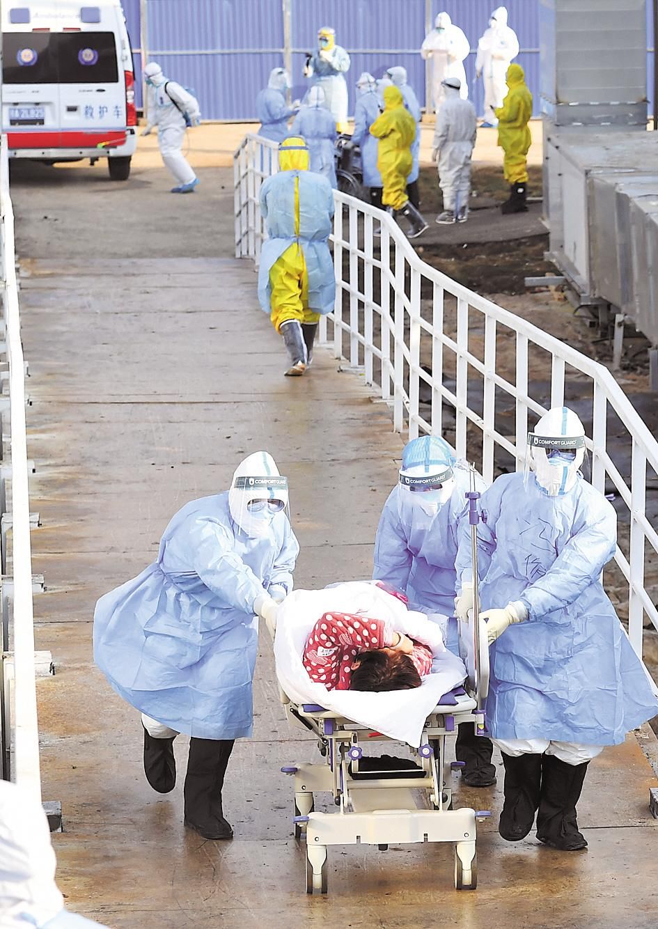 |钢铁长城 守护生命 ——人民子弟兵以行动书写绝对忠诚