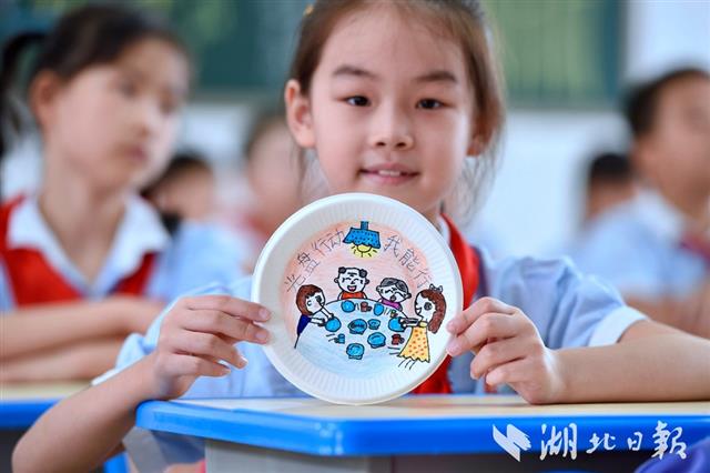 |小学生开学第一课“我光盘，我光荣”