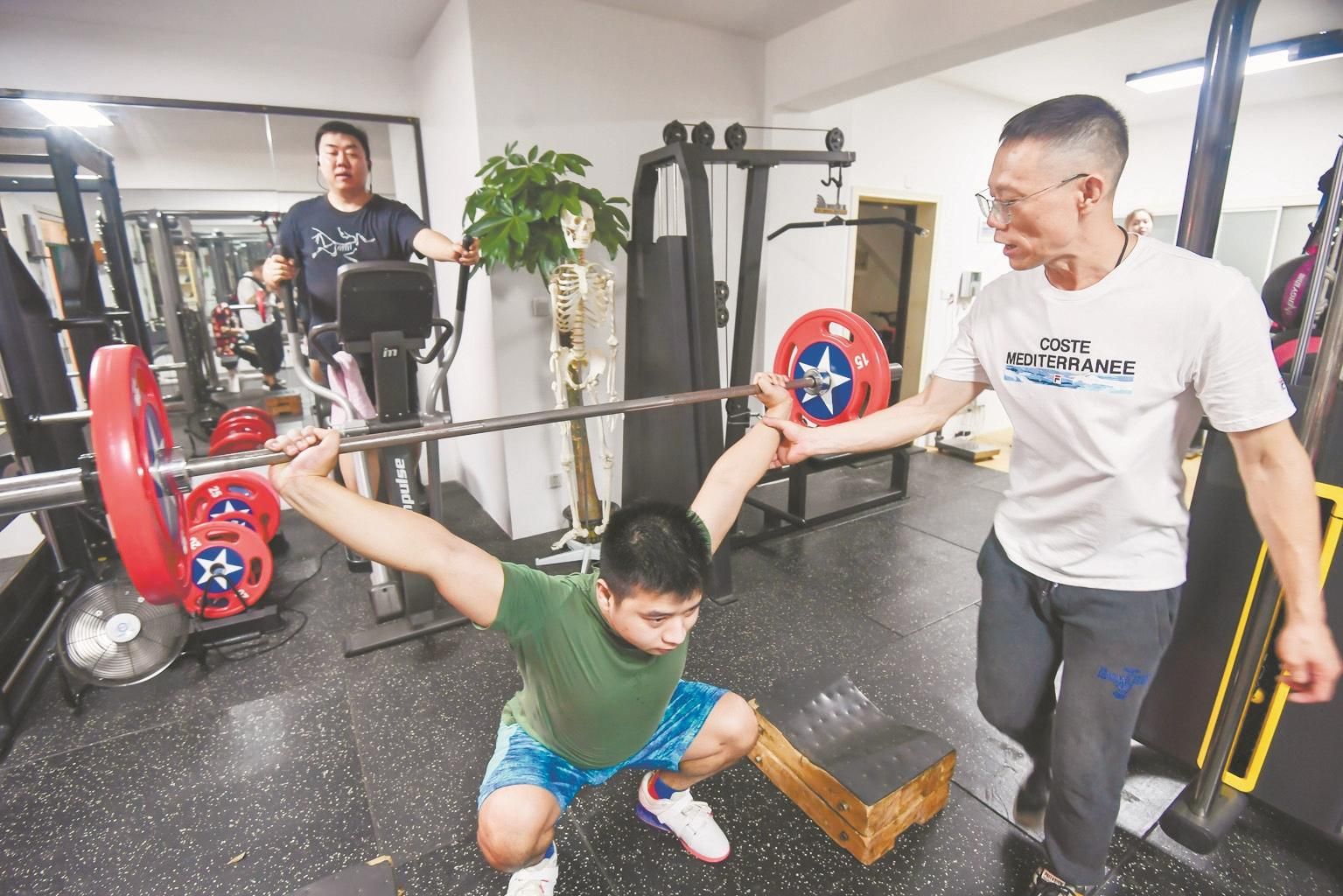 |体院教授社区义务当教头