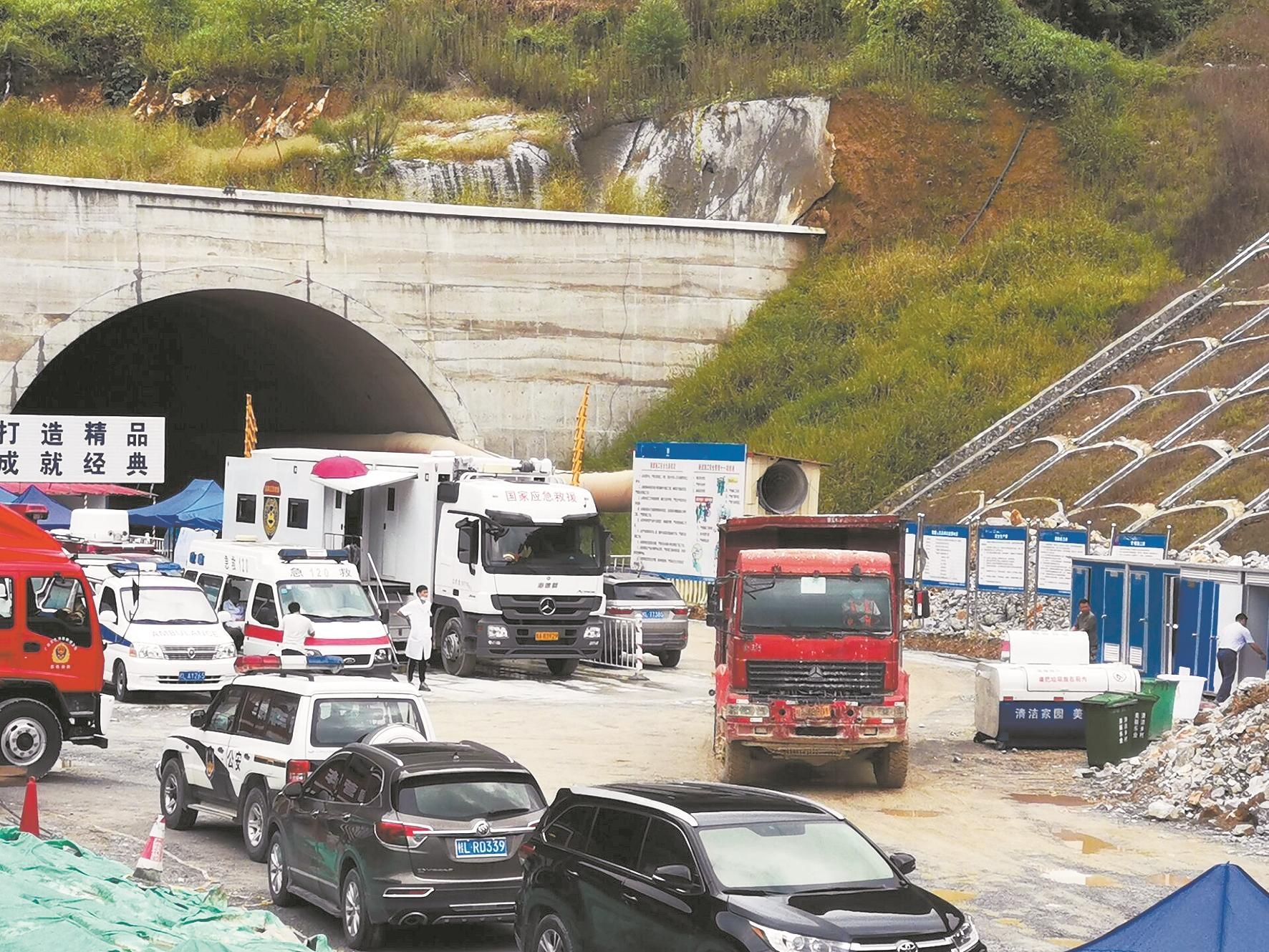 |3名湖北老乡被困塌方隧道两昼夜 家属苦盼出现生命奇迹